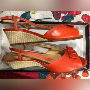 Trotters Milly Orange Wedge Shoes Size 9.5M New